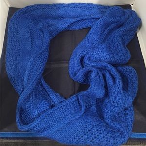 Gorges blue sweater scarf 💙🧣